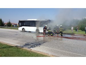 Sefer halindeki halk otobüsü yandı
