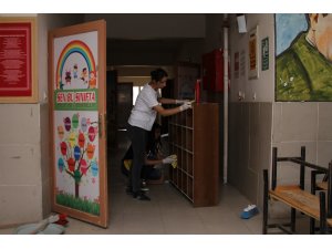 Fedakar öğretmenler okulu yeni eğitim yılına hazırladı