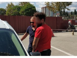 Bekar evinde uyuşturucu satan 2 kişi tutuklandı