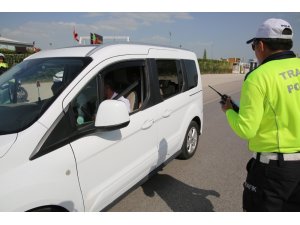 Balıkesir’de polis sürücülere alkol denetimi yaptı