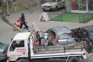 Motosikletler toplanıyor