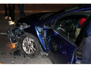 Erzincan’da trafik kazası: 2 yaralı