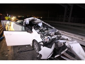 Tırın altına giren otomobildeki çift ağır yaralandı