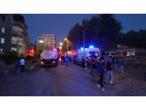 Ev yangınında 3 kişi dumandan etkilendi