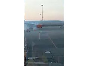 Rusya’da kalkışa hazırlanan yolcu uçağının motoru alev aldı