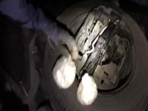 Aracın stepnesinden uyuşturucu çıktı