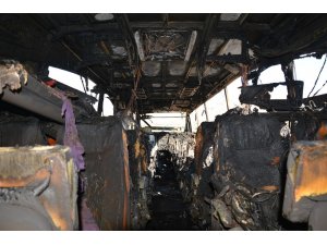 Yolcu otobüs seyir halindeyken alev aldı