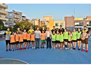 Akhisar sokaklarında basketbol coşkusu yaşandı