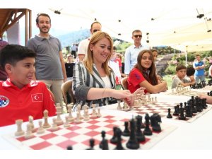 Sokakta satranç var