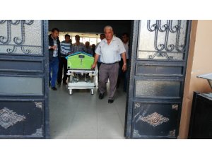 Bıçaklı saldırıda ölen gencin cenazesi ailesine teslim edildi