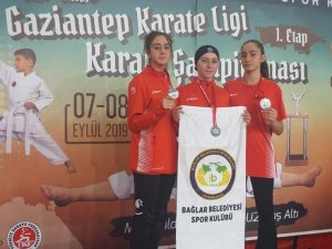 Bağlar Belediyespor karate takımı 3’te 3 yaptı