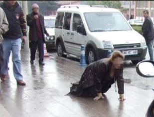 Tartıştığı ablasını sokak ortasında vurdu