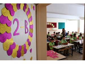 Selde hayatını kaybeden çocukların sırası çiçeklerle süslendi