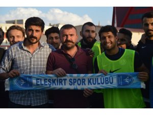 Eleşkirtspor Taraftar Derneği’nden Ağrıspor’a kombine desteği