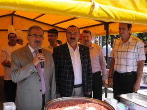 SÜ’de aşure ikramı