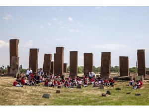 Öğrenciler, Selçuklu Mezarlığı'nda ders başı yaptı