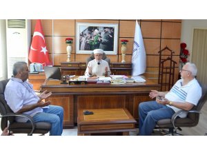 82 yaşında İslamiyeti seçti