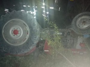 Konya'da devrilen traktörün altında kalan çiftçi öldü