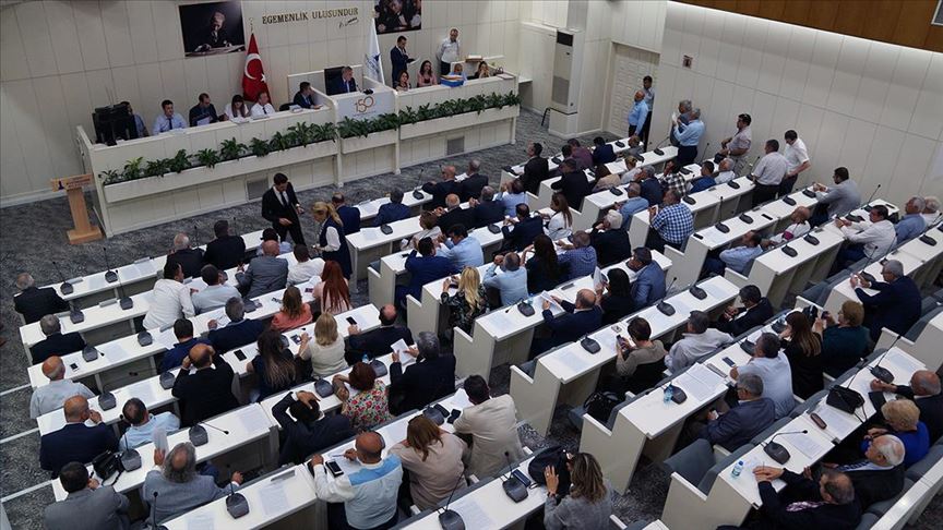 İzmir'de AK Parti'nin "PKK'yı kınama" önergesi reddedildi