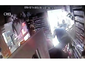 Büfede şakalaşma sonucu çıkan tekme tokat kavga kamerada