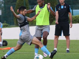 Trabzonspor taraftarı Daniel Sturridge dansını iple çekiyor