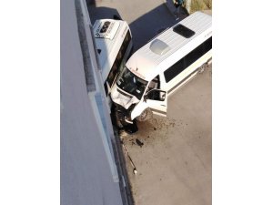 Bursa’da öğrenci servisi kaza yaptı: 4 yaralı