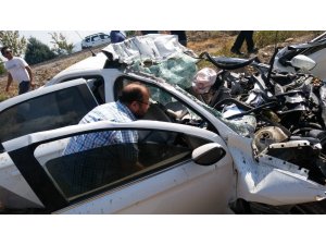 Kazada ağır yaralanan genç yaşama tutunamadı