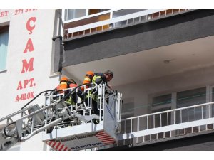 Evde çıkan çıkan yangın korkuttu