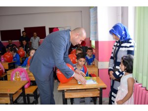 Kaymakam Karaosmanoğlu, öğrencileri ziyaret etti