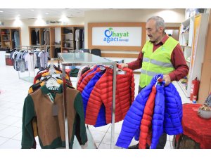 Hayırsever iş insanından kıyafet yardımı