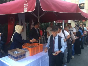 Beyoğlu'nda 15 bin aşure dağıtıldı