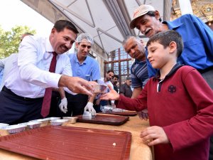 Karatay Belediyesi’nden aşure ikramı