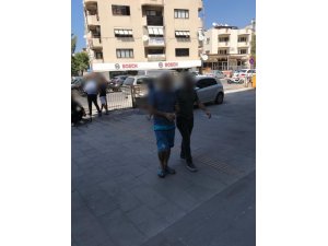 Kuşadası’nda aranan biri firari iki hükümlü yakalandı