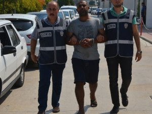 Yağma hükümlüsü parkta yakalandı