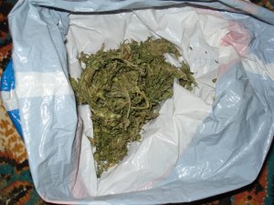 Şüpheli şahıslardan uyuşturucu çıktı: 5 gözaltı