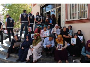 Diyarbakır annelerinin oturma eylemine katılım sürüyor