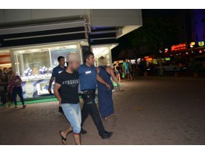 Kuyumcu kepenkleri kapatınca hırsız kaçamadı