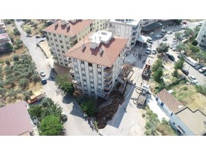 İstinat duvarı çöktü, 28 aile evinden oldu