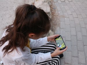 Çocuğa yeter ki sussun diye bilgisayar, tablet vermeyin