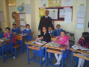 Tema gönüllüsü çocukları bilinçlendiriyor