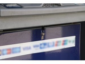 ATM’nin anahtarını üzerinde unuttular