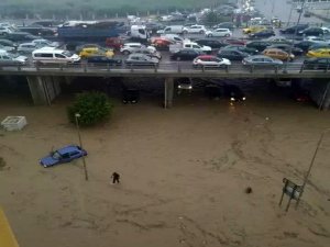 Tunus’ta sel felaketi: 2 ölü
