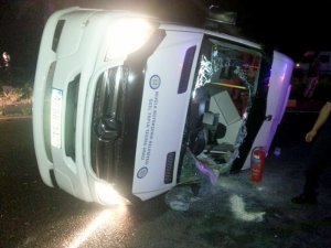 Fethiye’de yolcu minibüsü ile otomobil çarpıştı: 14 yaralı