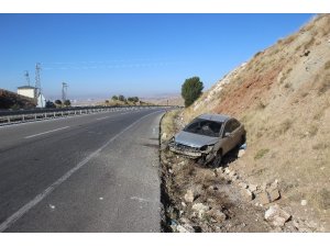 Otomobil şarampole devrildi: 1 Yaralı