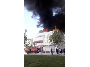 Bursa’da dört katlı bina alev alev yandı