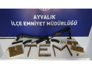 Ayvalık’ta silah operasyonunda kalaşnikof ele geçirildi