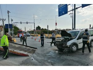Ahlat’ta yabancı uyruklu kaçak göçmenleri taşıyan minibüs kaza yaptı