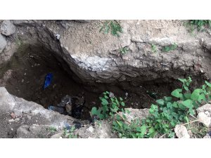 Tarihi köprünün ayaklarında define aramışlar