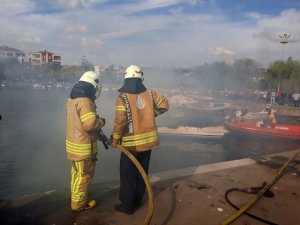 Menekşe sahilinde korkutan tekne yangını