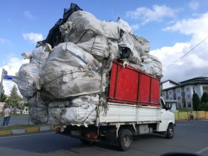 Metrelerce yükle trafikte tehlikeli yolculuk